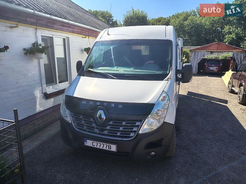 Грузовой фургон Renault Master 2015 в Лубнах