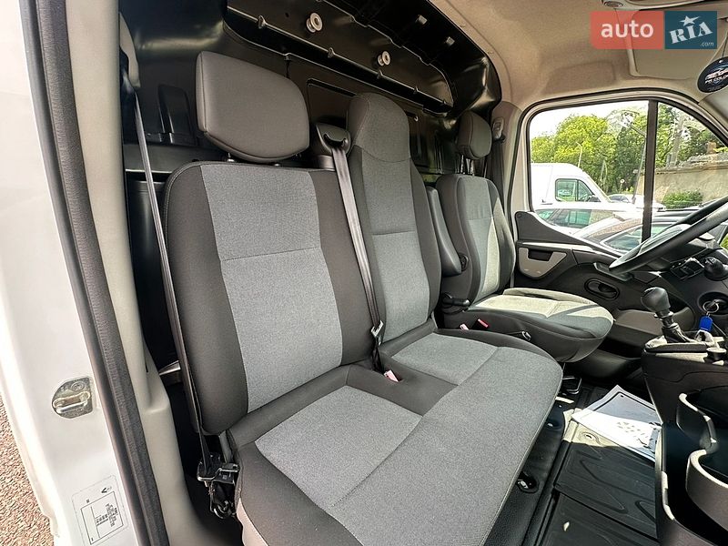Вантажний фургон Renault Master 2018 в Рівному