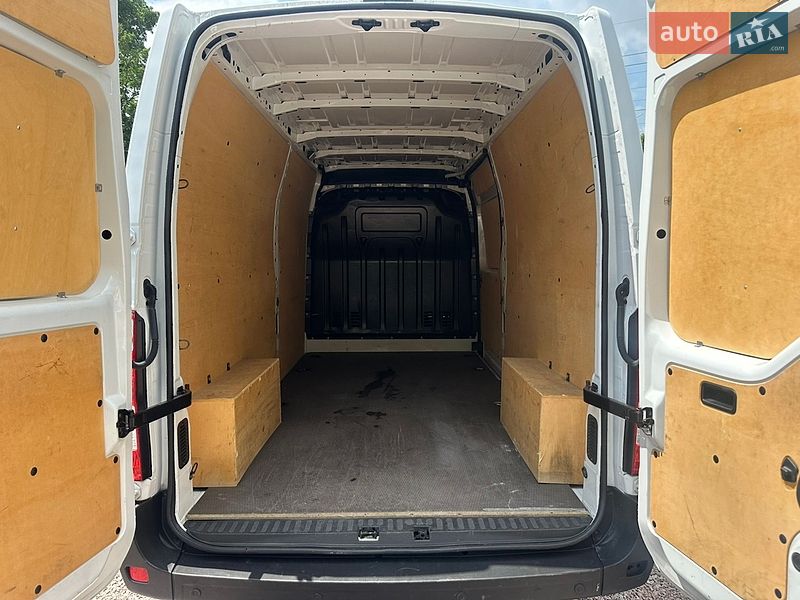 Вантажний фургон Renault Master 2018 в Рівному