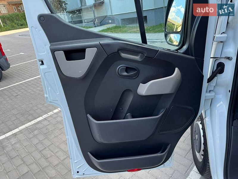 Грузовой фургон Renault Master 2016 в Дубно