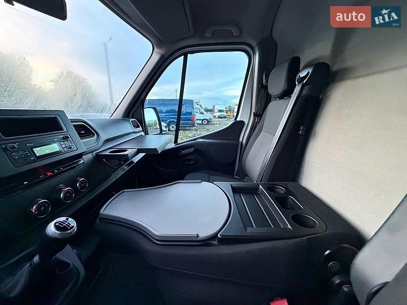 Вантажний фургон Renault Master 2021 в Дніпрі