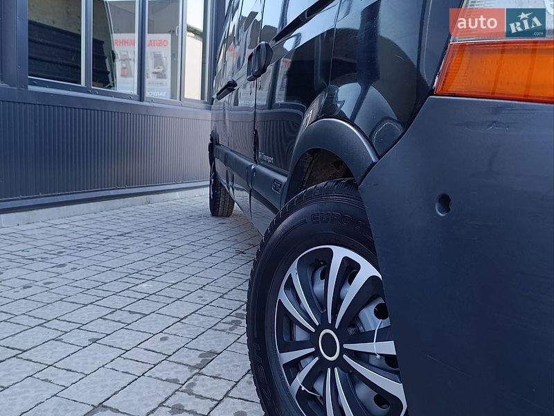 Грузовой фургон Renault Master 2008 в Львове