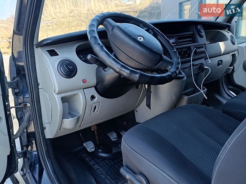 Грузовой фургон Renault Master 2008 в Львове