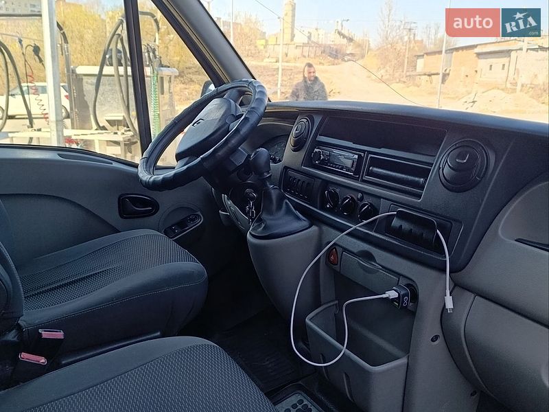 Грузовой фургон Renault Master 2008 в Львове