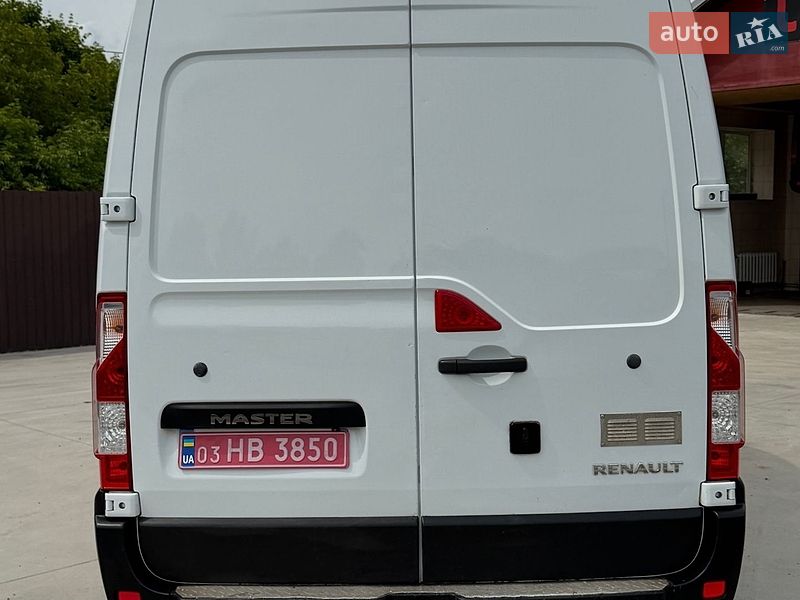 Вантажопасажирський фургон Renault Master 2016 в Млиніві