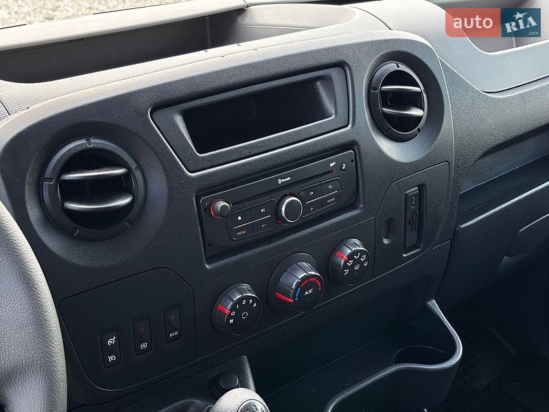 Вантажний фургон Renault Master 2016 в Львові