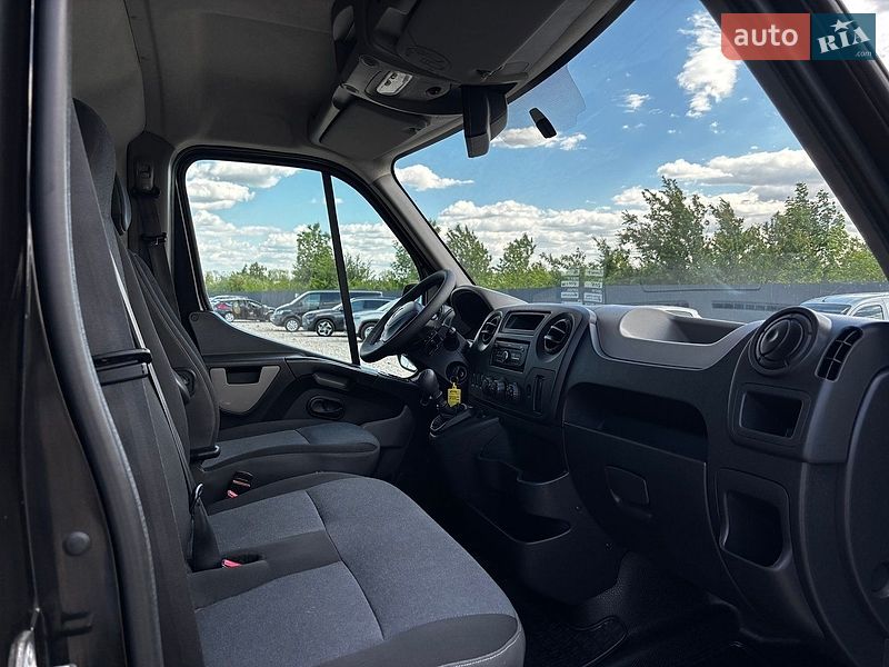 Вантажний фургон Renault Master 2016 в Львові