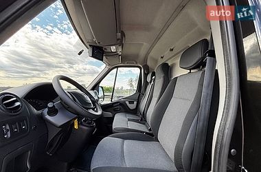 Вантажний фургон Renault Master 2016 в Львові