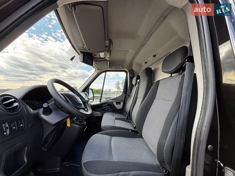 Вантажний фургон Renault Master 2016 в Львові