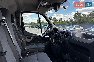 Вантажний фургон Renault Master 2016 в Львові