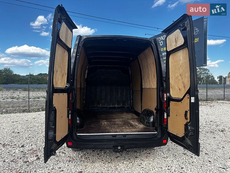 Вантажний фургон Renault Master 2016 в Львові