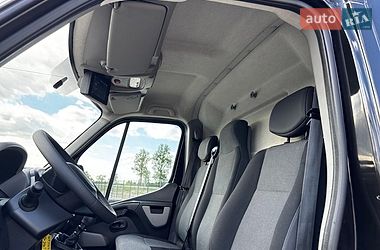 Вантажний фургон Renault Master 2016 в Львові