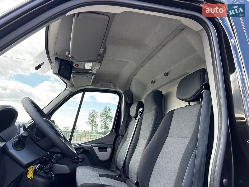 Вантажний фургон Renault Master 2016 в Львові