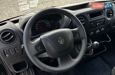Вантажний фургон Renault Master 2016 в Львові