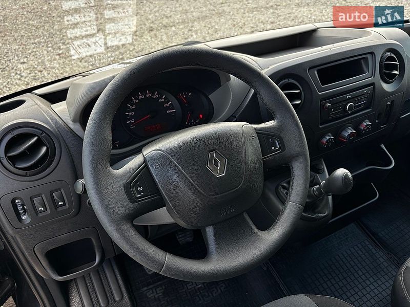 Вантажний фургон Renault Master 2016 в Львові