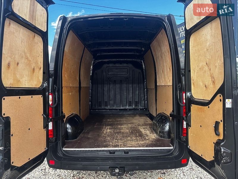 Вантажний фургон Renault Master 2016 в Львові