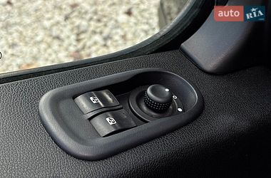 Вантажний фургон Renault Master 2016 в Львові