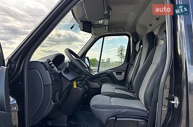 Вантажний фургон Renault Master 2016 в Львові