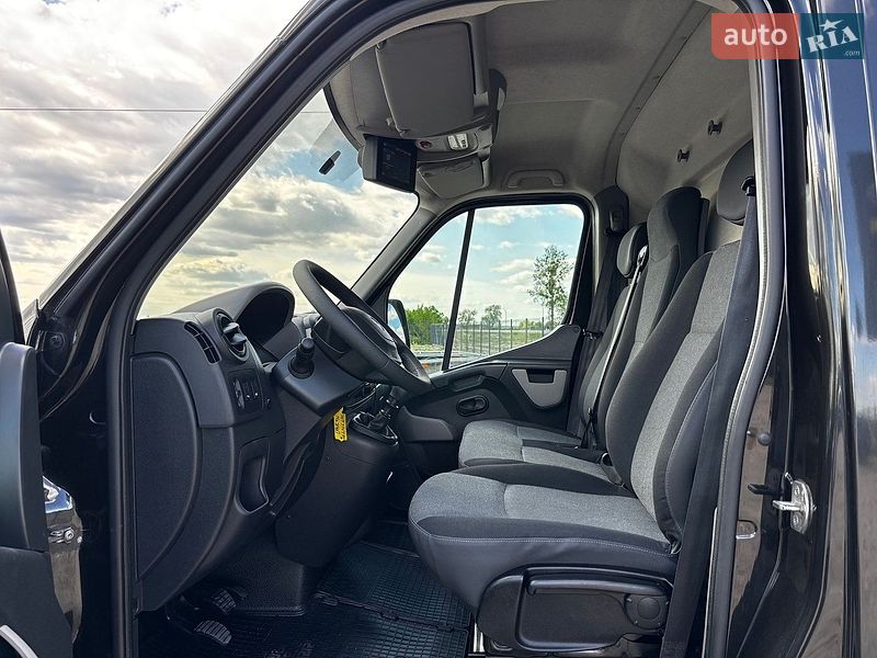 Вантажний фургон Renault Master 2016 в Львові