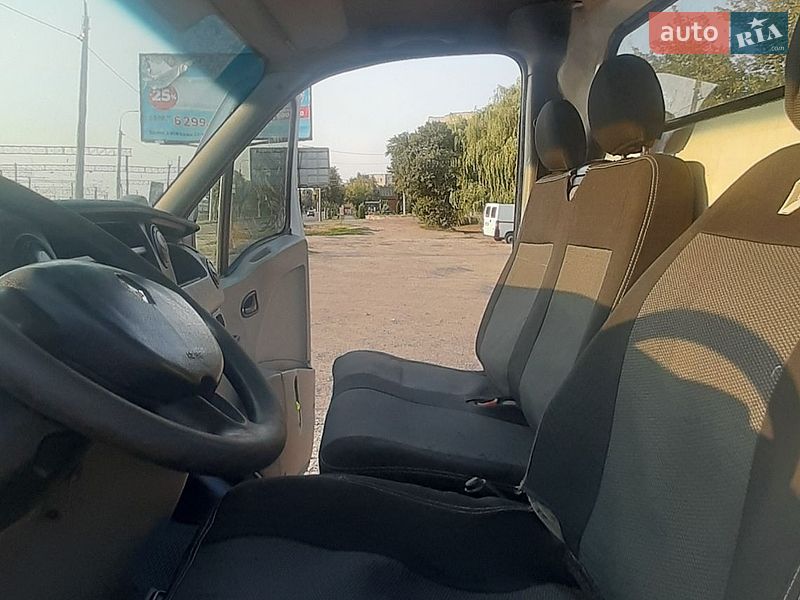 Вантажний фургон Renault Master 2004 в Рівному