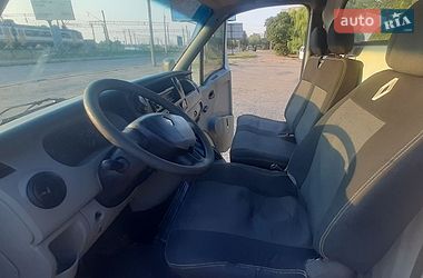 Вантажний фургон Renault Master 2004 в Рівному