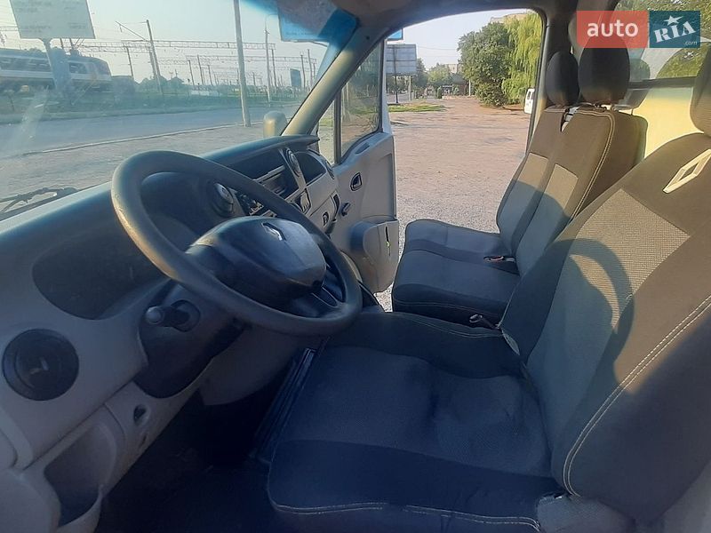 Вантажний фургон Renault Master 2004 в Рівному