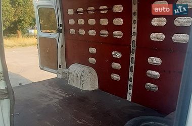 Вантажний фургон Renault Master 2004 в Рівному