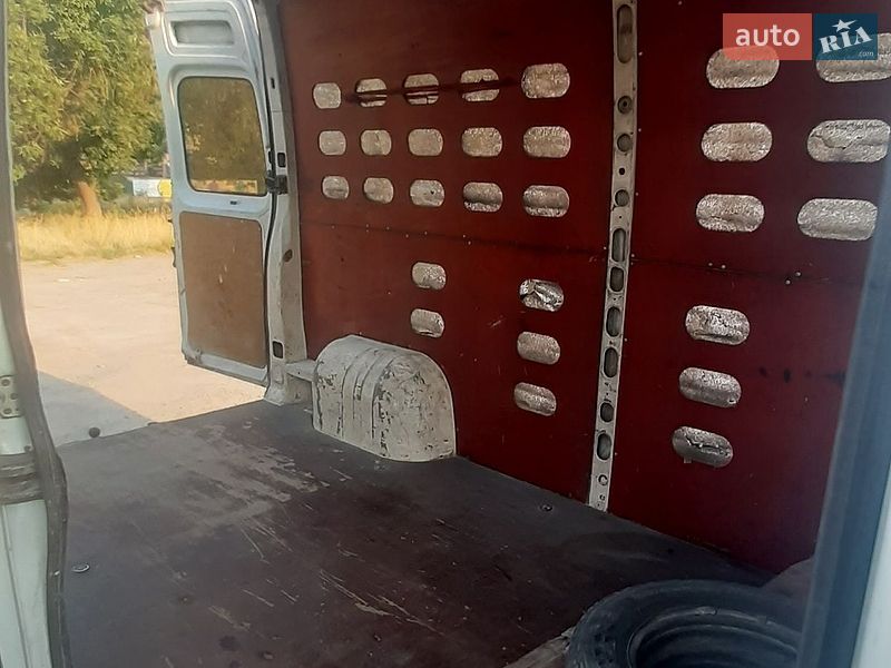 Вантажний фургон Renault Master 2004 в Рівному