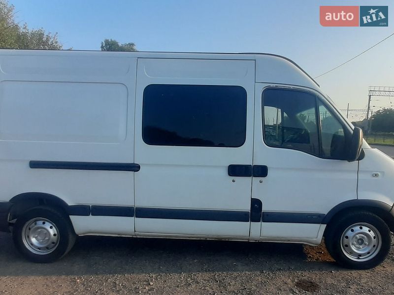 Вантажний фургон Renault Master 2004 в Рівному