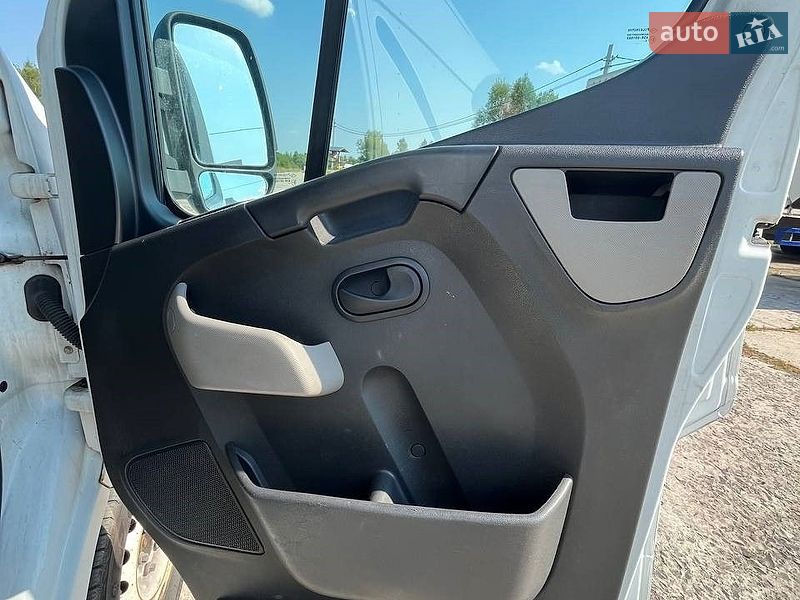 Вантажний фургон Renault Master 2014 в Львові