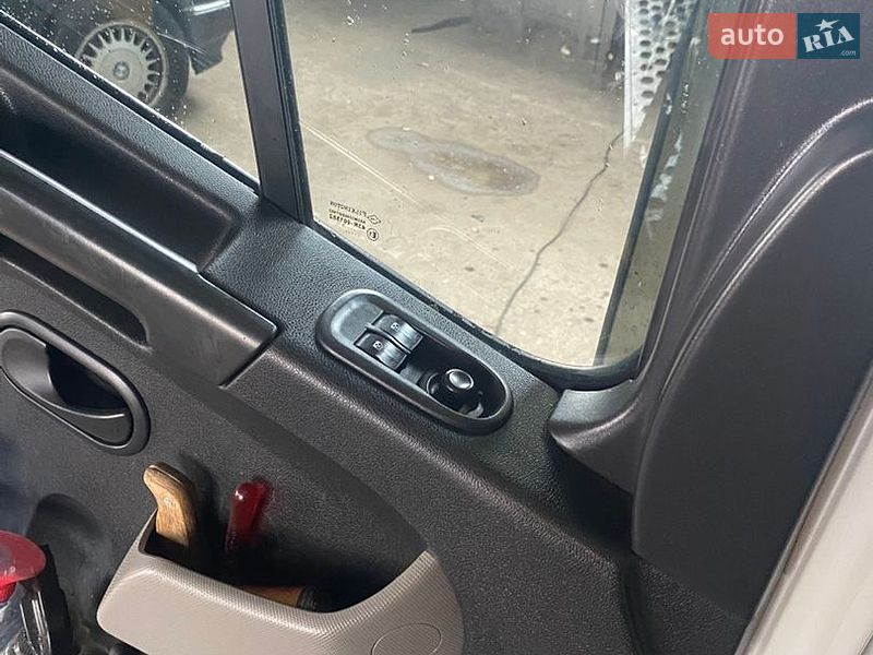 Эвакуатор Renault Master 2016 в Броварах