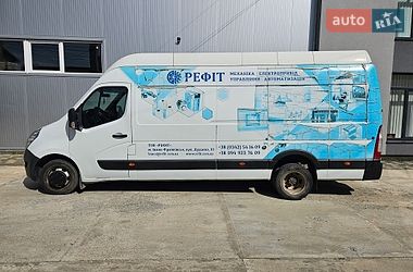 Вантажний фургон Renault Master 2017 в Івано-Франківську