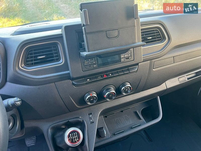 Вантажний фургон Renault Master 2022 в Львові