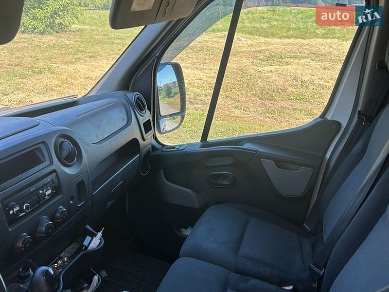 Вантажний фургон Renault Master 2012 в Дніпрі