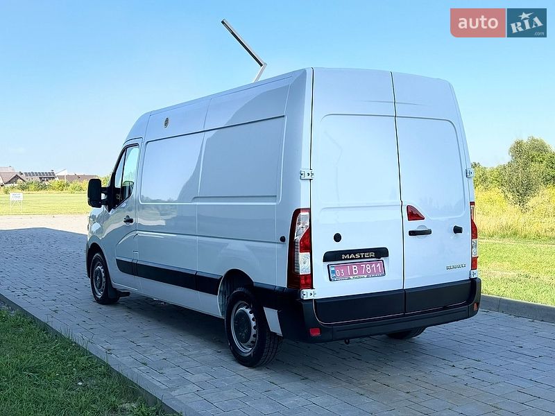 Вантажний фургон Renault Master 2020 в Рівному