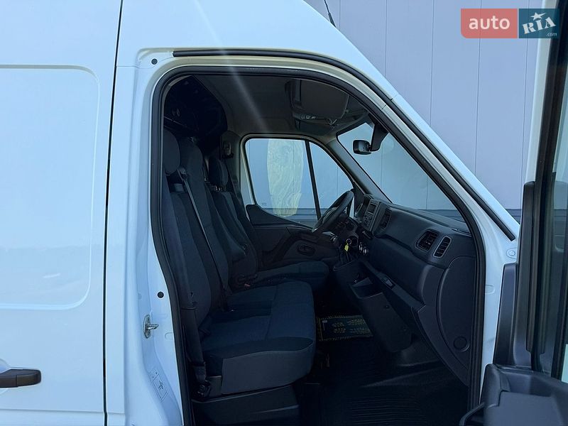 Вантажний фургон Renault Master 2020 в Рівному