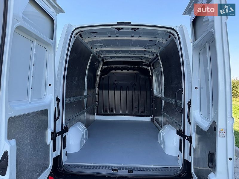 Вантажний фургон Renault Master 2020 в Рівному