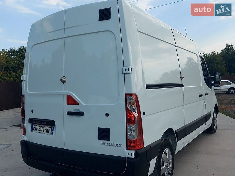 Грузовой фургон Renault Master 2017 в Млинове