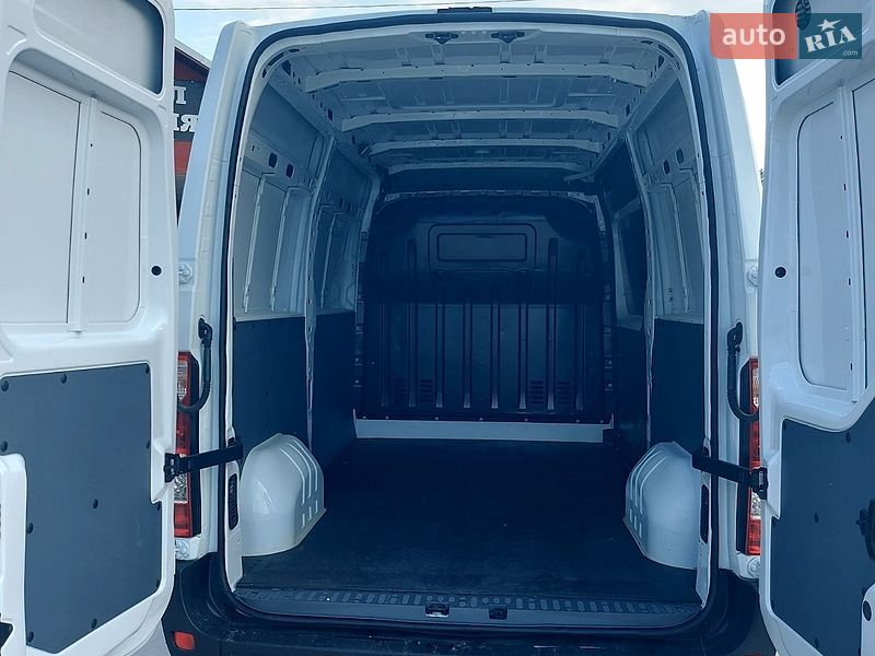 Грузовой фургон Renault Master 2017 в Млинове
