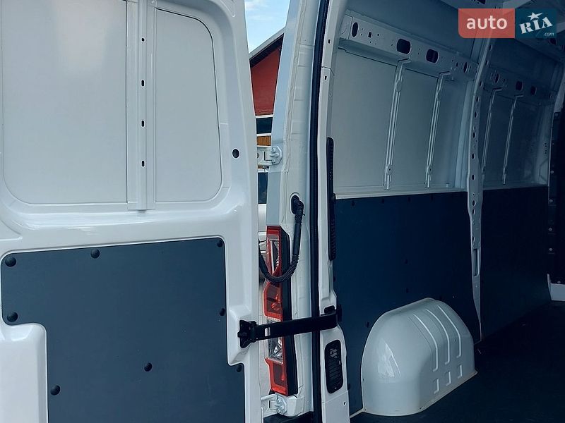 Грузовой фургон Renault Master 2017 в Млинове