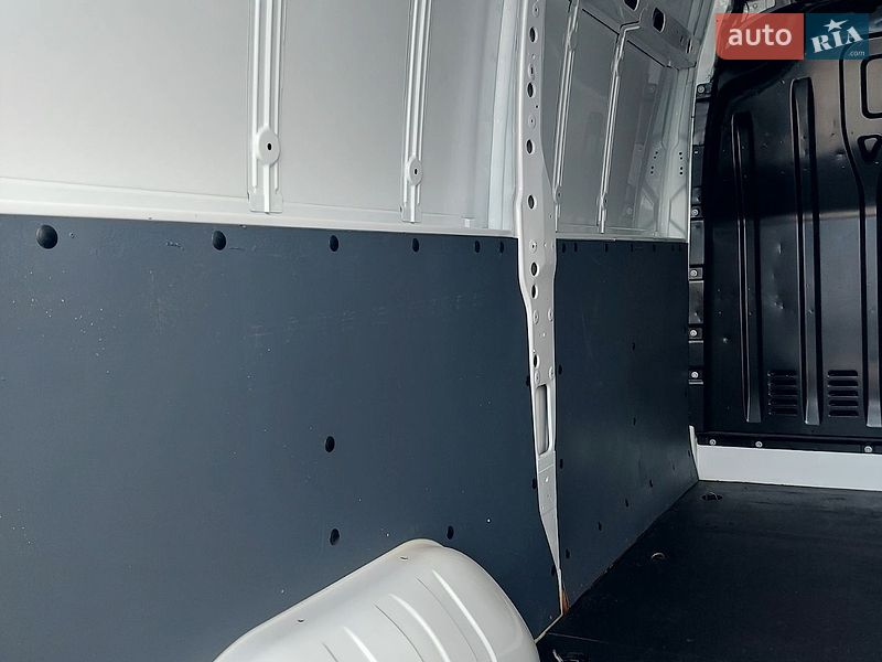 Грузовой фургон Renault Master 2017 в Млинове