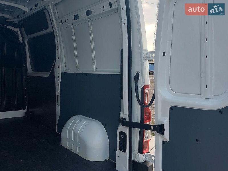 Грузовой фургон Renault Master 2017 в Млинове
