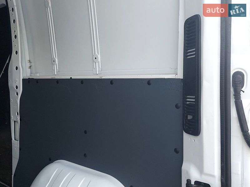 Грузовой фургон Renault Master 2017 в Млинове