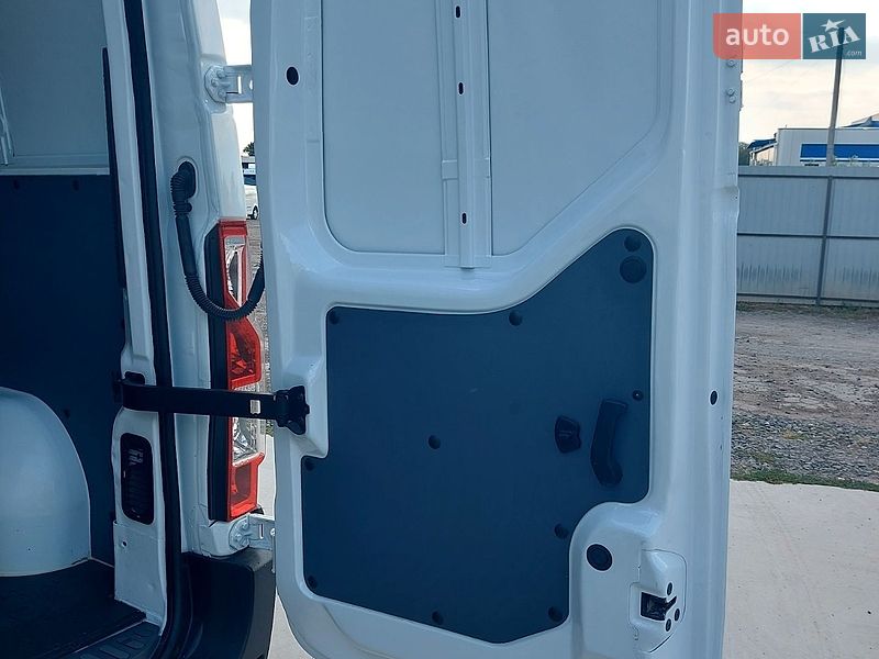 Грузовой фургон Renault Master 2017 в Млинове