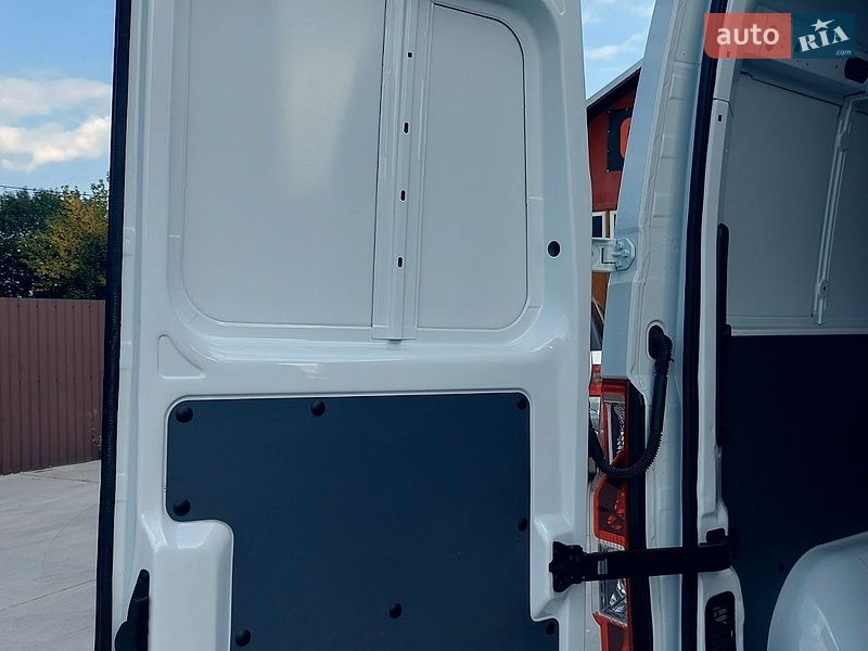 Грузовой фургон Renault Master 2017 в Млинове