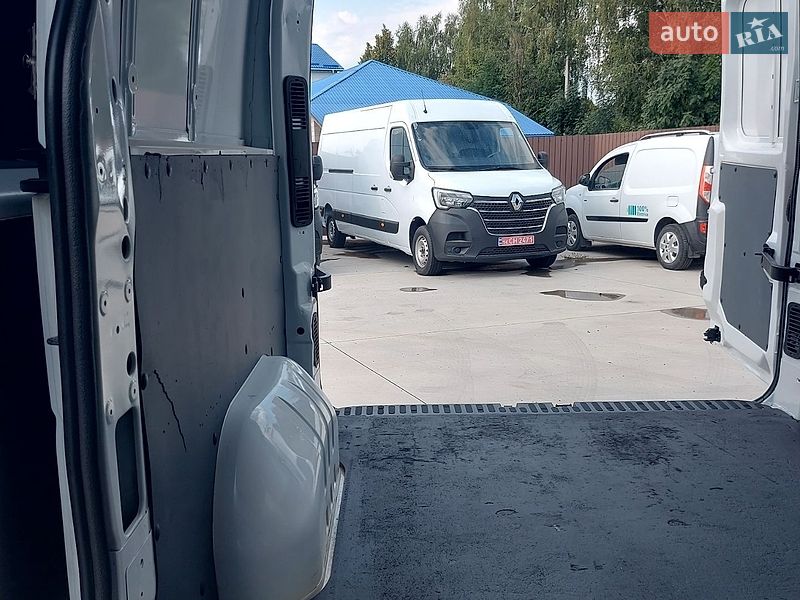 Грузовой фургон Renault Master 2017 в Млинове