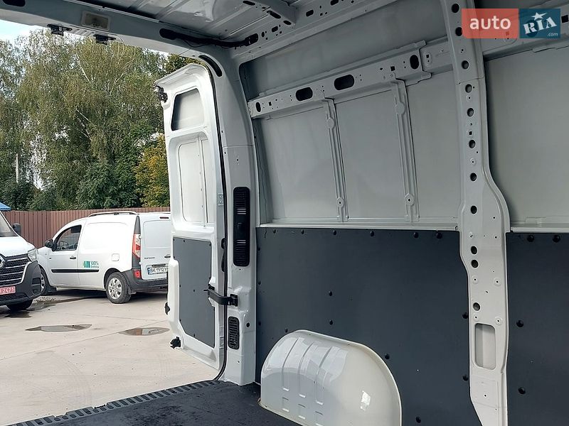 Грузовой фургон Renault Master 2017 в Млинове
