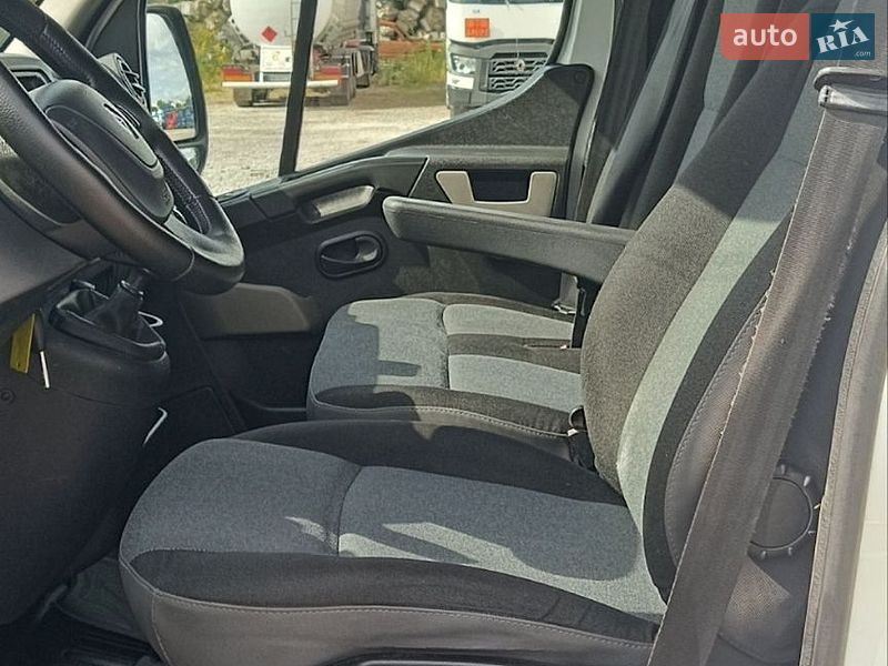Вантажний фургон Renault Master 2015 в Бартатові