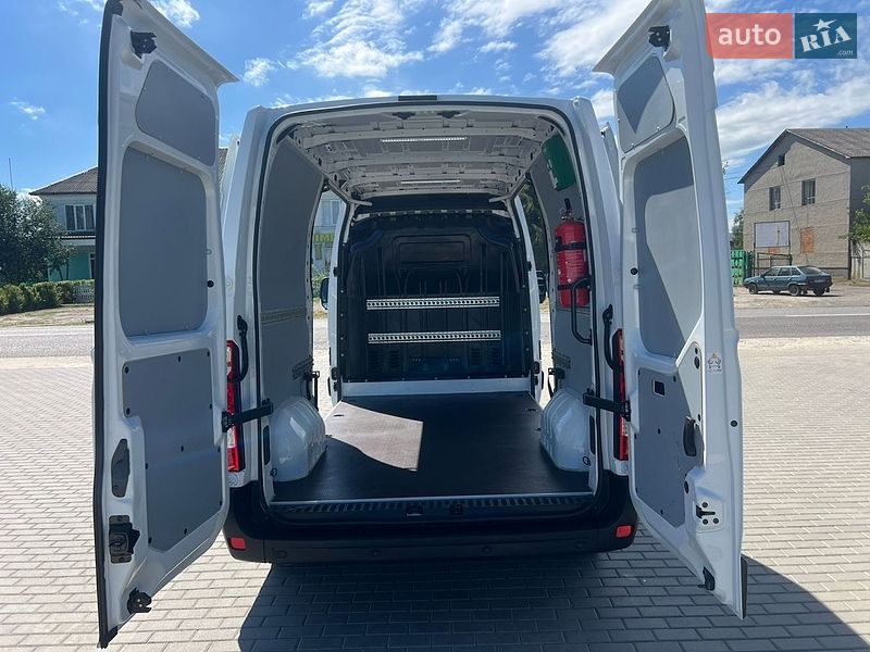 Вантажний фургон Renault Master 2022 в Лопатині