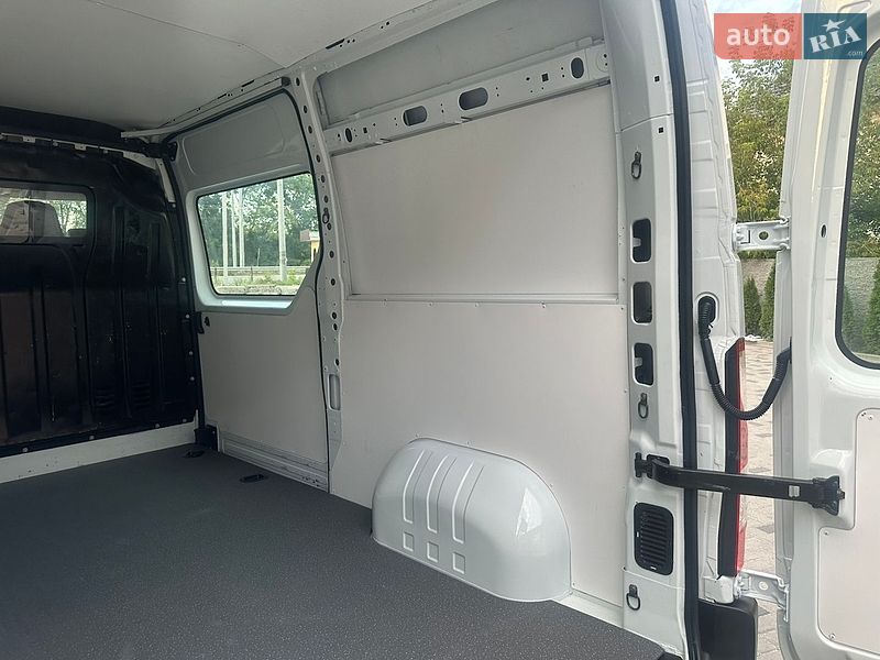 Грузовой фургон Renault Master 2017 в Ровно